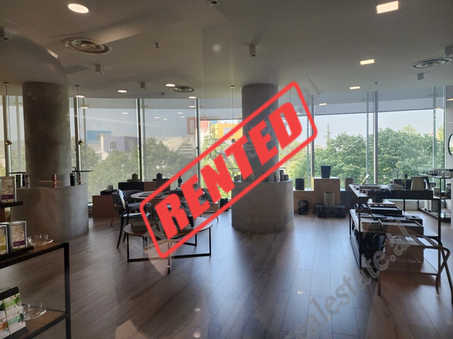 Office space for rent in the ETC Business Center in Papa Gjon Pali II Street in Tirana.
Located on 